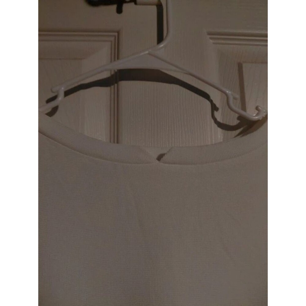 White top - Picture 6 of 9